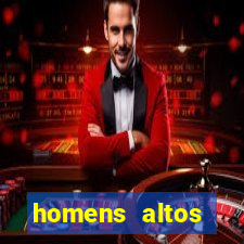 homens altos sarados pelados