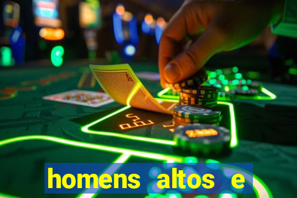 homens altos e sarados pelados