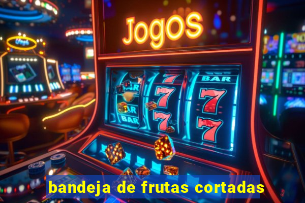 bandeja de frutas cortadas